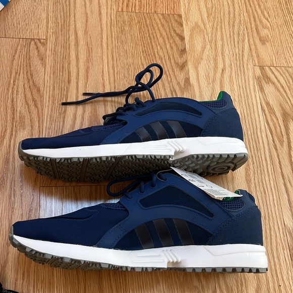 NIB! Adidas mens SZ 9, Racer lite original running shoes . - Picture 6 of 12